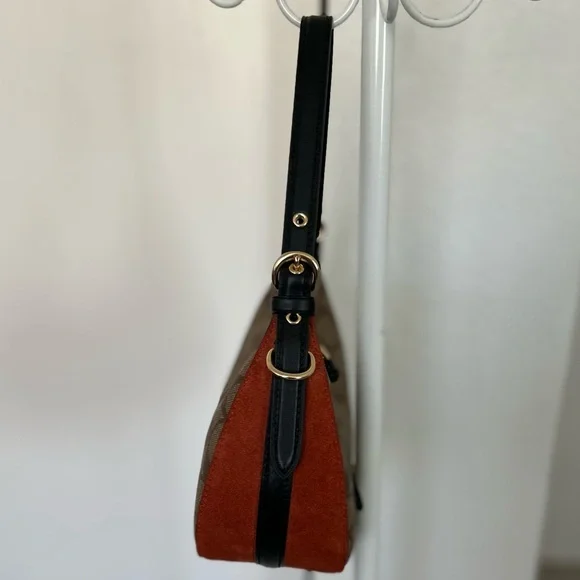 Coach Kleo Hobo In Signature Canvas - Picture 3 of 8